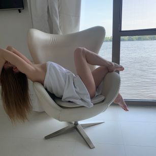 Model - Alice_Krass shaved