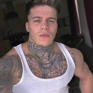 Model - Lewis Muscle HUMILATION