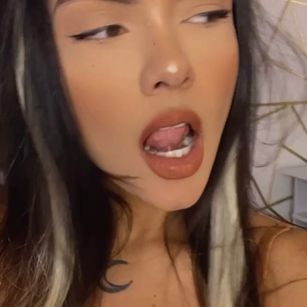 Model - bloom ly masturbation