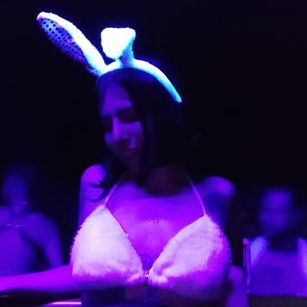 Model - Ariana Parker switch