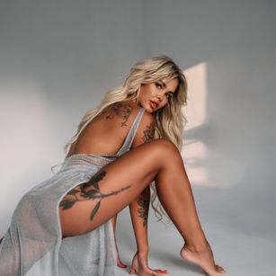 Model - Barbiebabeeee feet