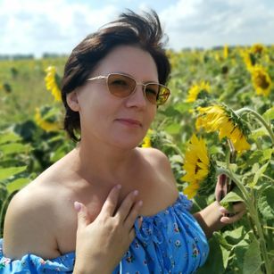 Model - VitaWilson flirting