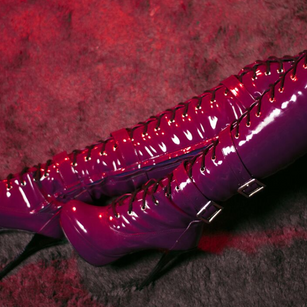 Model - Anny Clarke latex