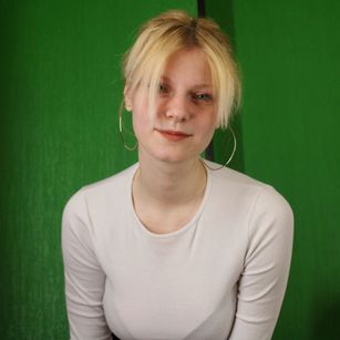 Model - Mary_Higgins dildo