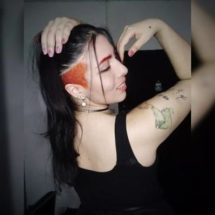 Model - Ariana Parker piercing