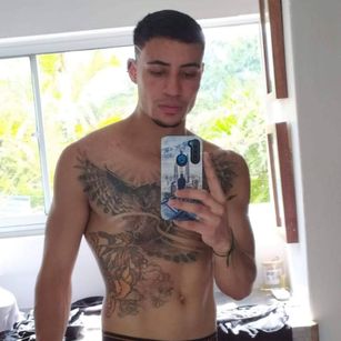 Model - andrsar latino