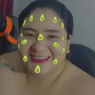 Model - Luz villa feet