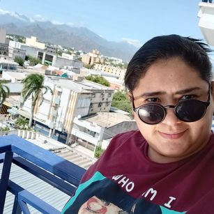 Model - Luz villa hairy