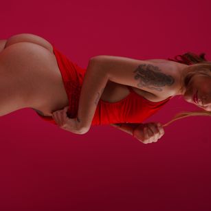 Model - mary990 feet