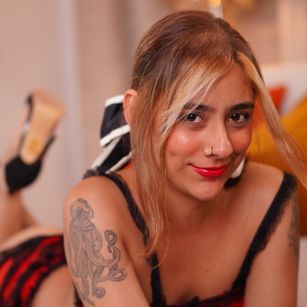 Model - mary990 feet