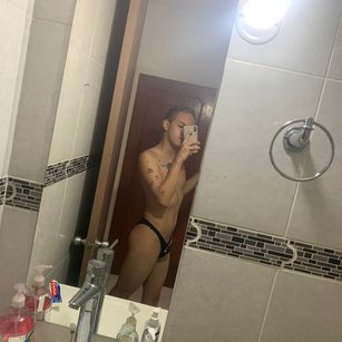 Model - Laden And Aroon cum