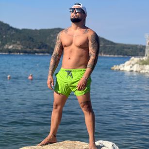 Model - Dylan Green smoke