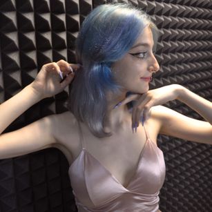 Model - Lirman striptease