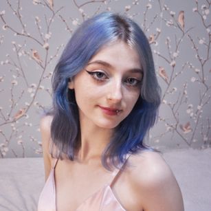 Model - Lirman masturbation