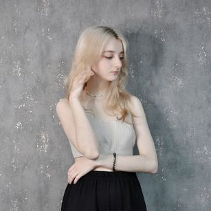 Model - Lirman Blonde