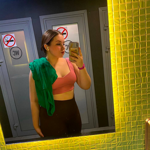 Model - Evelyn biglips