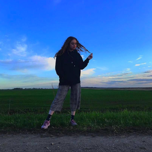 Model - Evelyn curvy