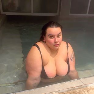 Model - ALPHA LESBIANS mistress