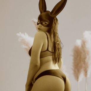 Model - Gabbyy woman