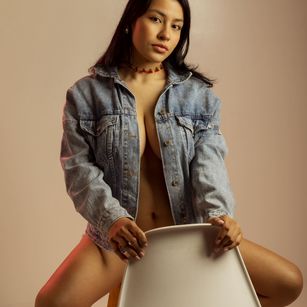 Model - Mia Saenz latina