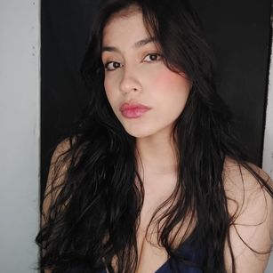 Model - Mia Saenz toys