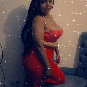 Model - Caroline masturbation