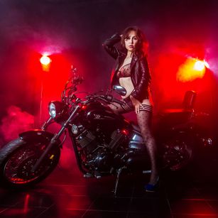 Model - YourAnalQueen fisting