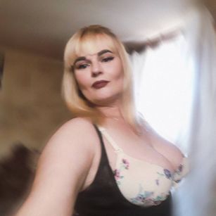 Model - SweetMilf bigboobs