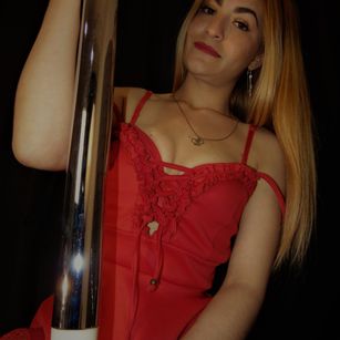 Model - larasmith young