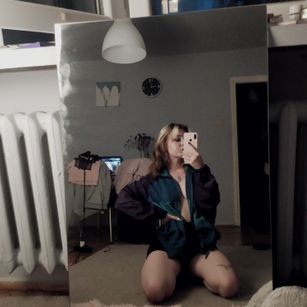 Model - Ttells bigass