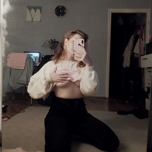 Model - Ttells bigboobs