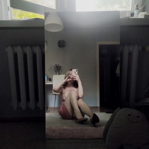 Model - Ttells deepthroat