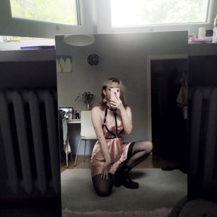 Model - Ttells dirtytalk