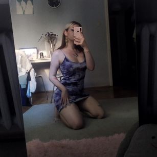 Model - Ttells deepthroat