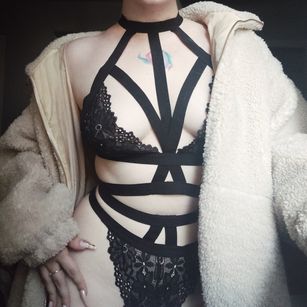 Model - Ttells dirtytalk