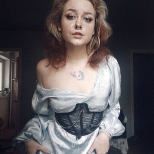 Model - Ttells bigboobs