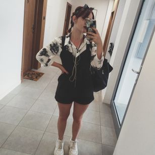 Model - Ttells deepthroat