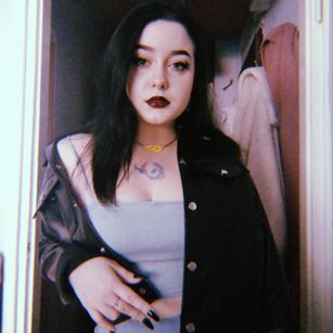 Model - Ttells stockings