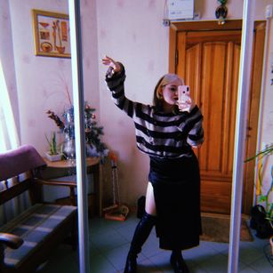 Model - Ttells deepthroat