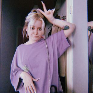 Model - Ttells stockings