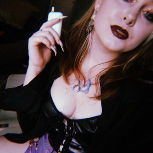 Model - Ttells stockings