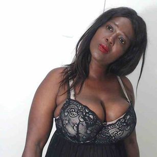 Model - DarkBerryLulu doggystyle