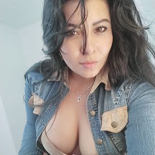 Model - Celeste hairy