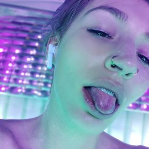 Model - Pink black teen