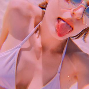 Model - Pink black teen