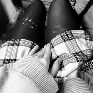 Model - Pink black piercing