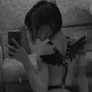 Model - Pink black braces