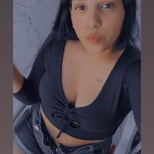 Model - stellawells latina