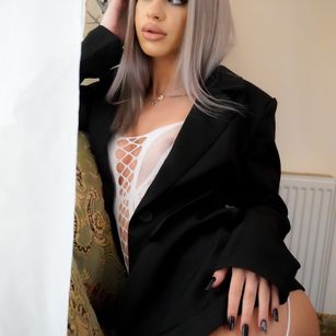Model - ArianaPetite dominatrix