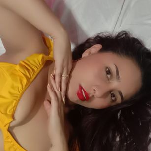 Model - paulina castro squirt